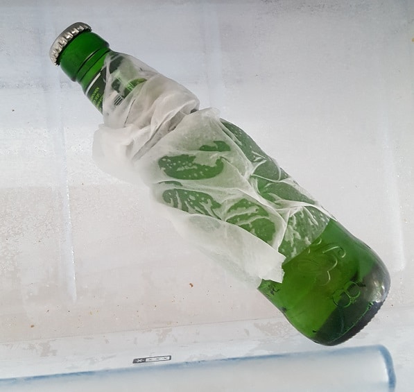 IJskoud bier door papiertje zomer lifefhacks