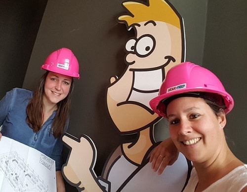Roze bouwhelmen zomertour