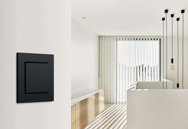 Gira E2 in zwart mat