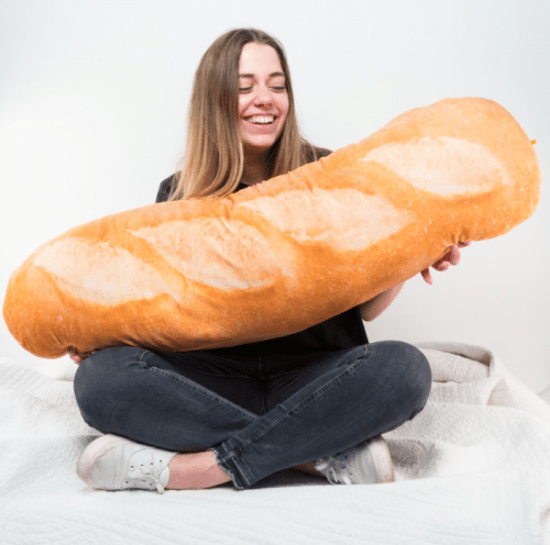brood-pantoffels en kussens in de vorm van een Franse baquette.