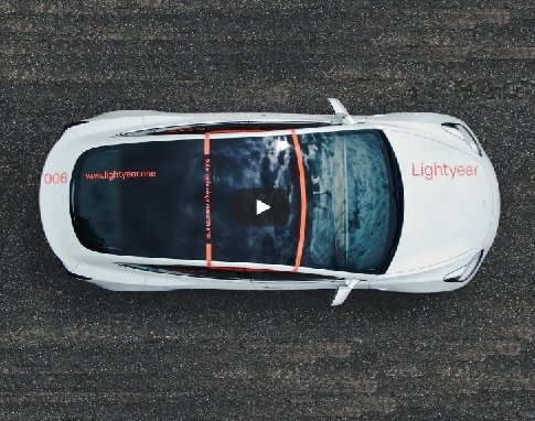 Lightyear test elektrische auto met zonnepanelen