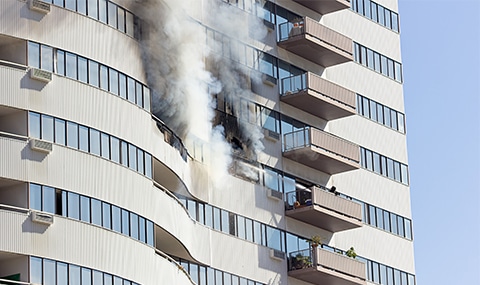 rook uit gebouw